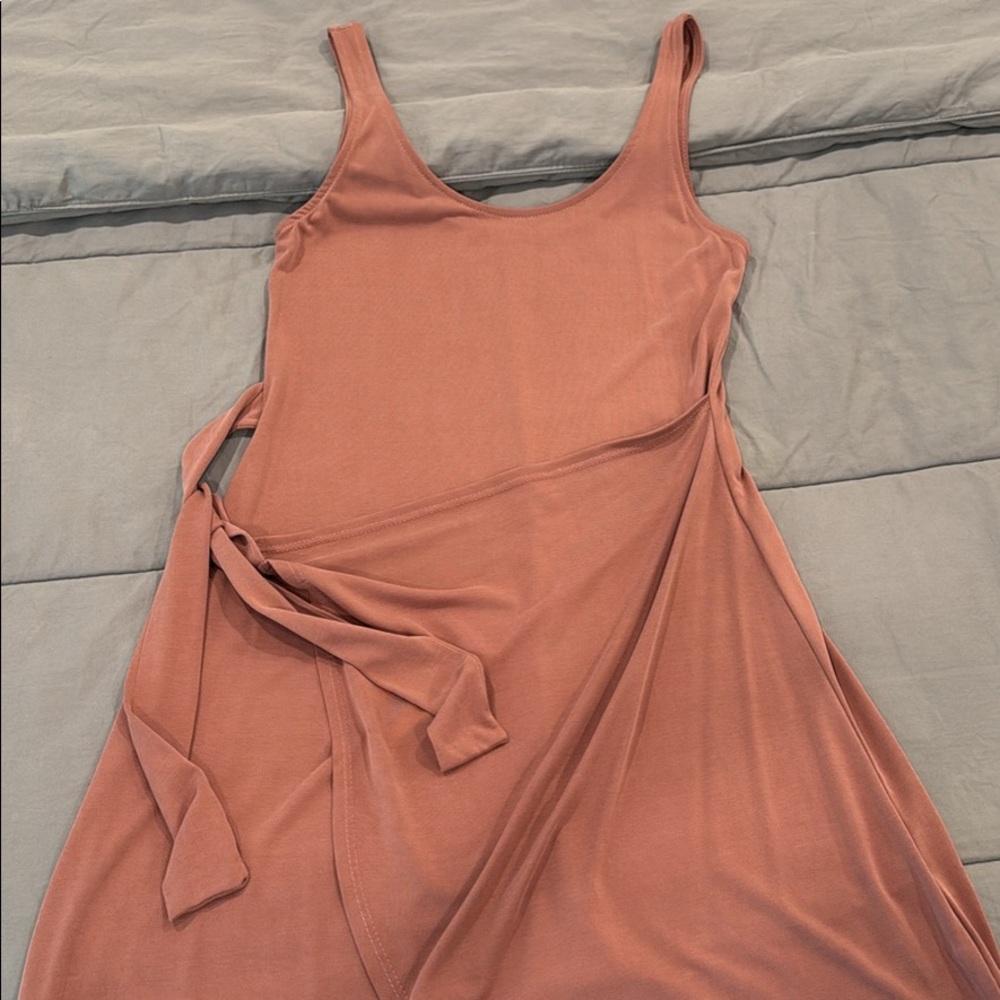 Lulu’s medium dark salmon dress